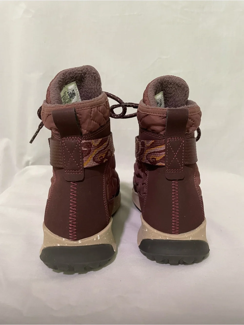 Chaco Borealis Women’s Burgundy Waterproof Winter Boots Size 7, EUR 38